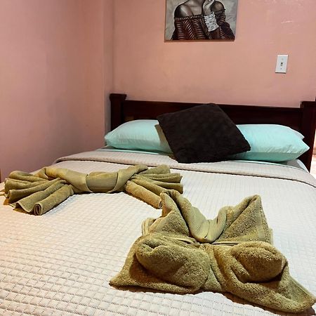 Surf Camp Hotel Bocas Town Bagian luar foto