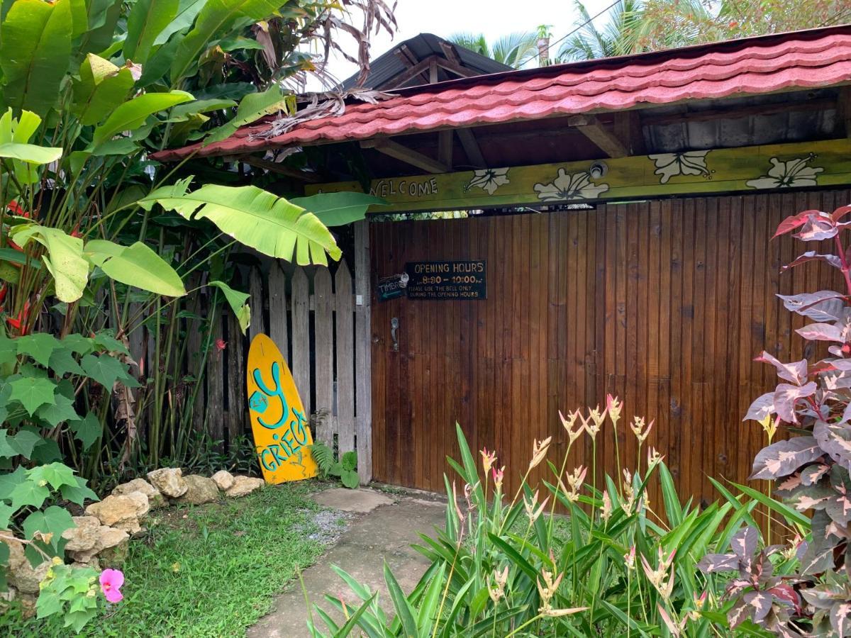 Surf Camp Hotel Bocas Town Bagian luar foto
