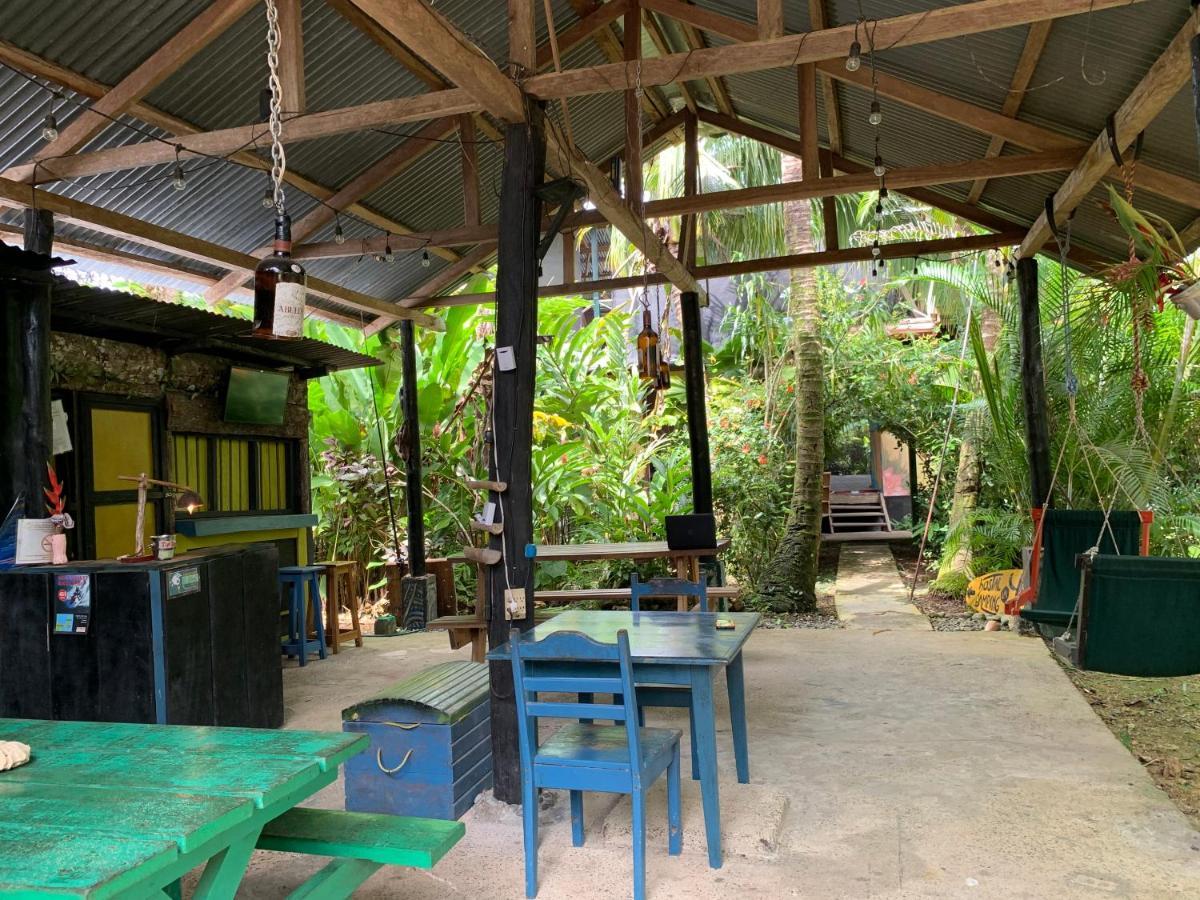 Surf Camp Hotel Bocas Town Bagian luar foto