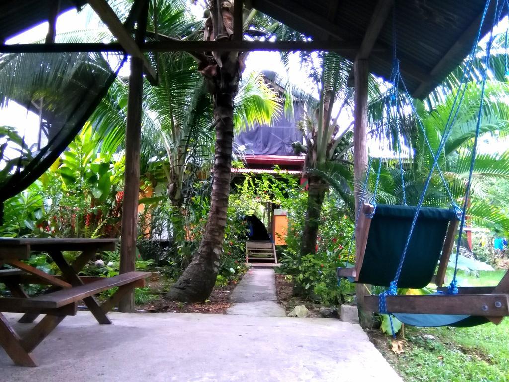 Surf Camp Hotel Bocas Town Bagian luar foto
