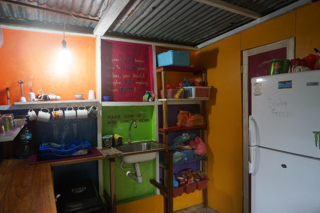 Surf Camp Hotel Bocas Town Bagian luar foto