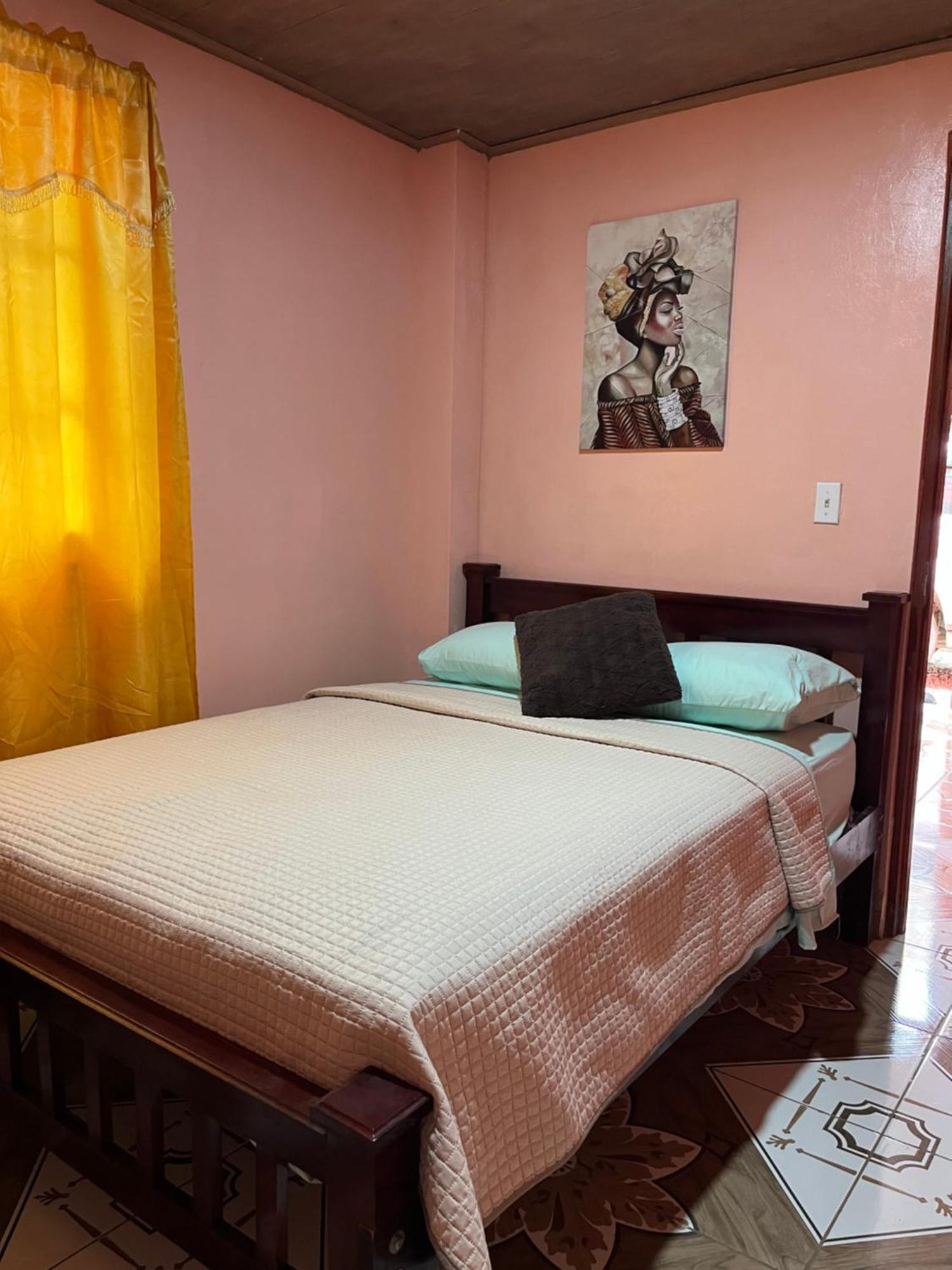 Surf Camp Hotel Bocas Town Bagian luar foto