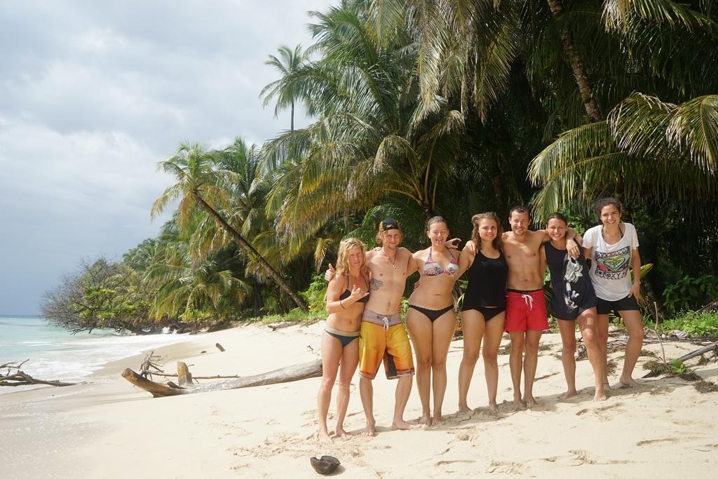 Surf Camp Hotel Bocas Town Bagian luar foto