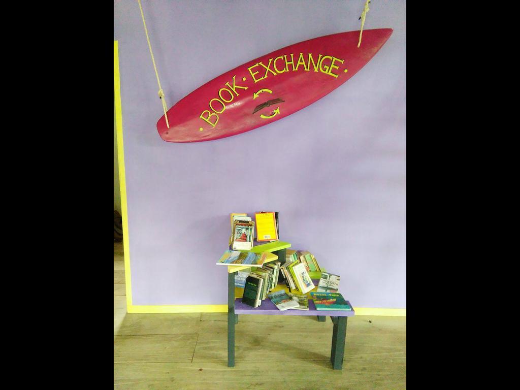 Surf Camp Hotel Bocas Town Bagian luar foto